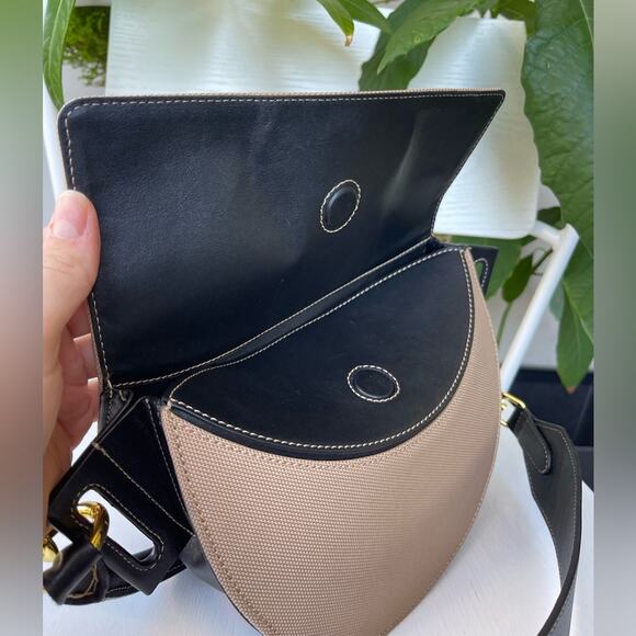 ☘️ YUZEFI CURVED STRUCTURED DORIS BAG IN BEIGE - Picture 9 of 17